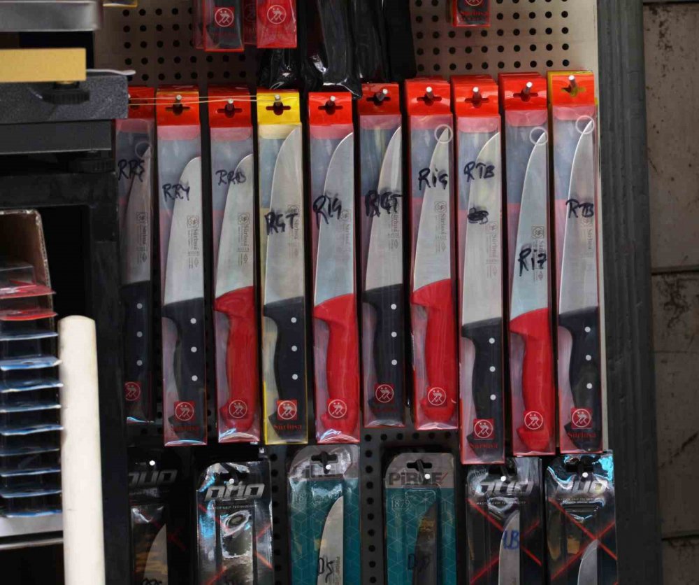 Konya'da çarşılarda yoğunluk... Bıçakçılardan son gün tavsiyesi