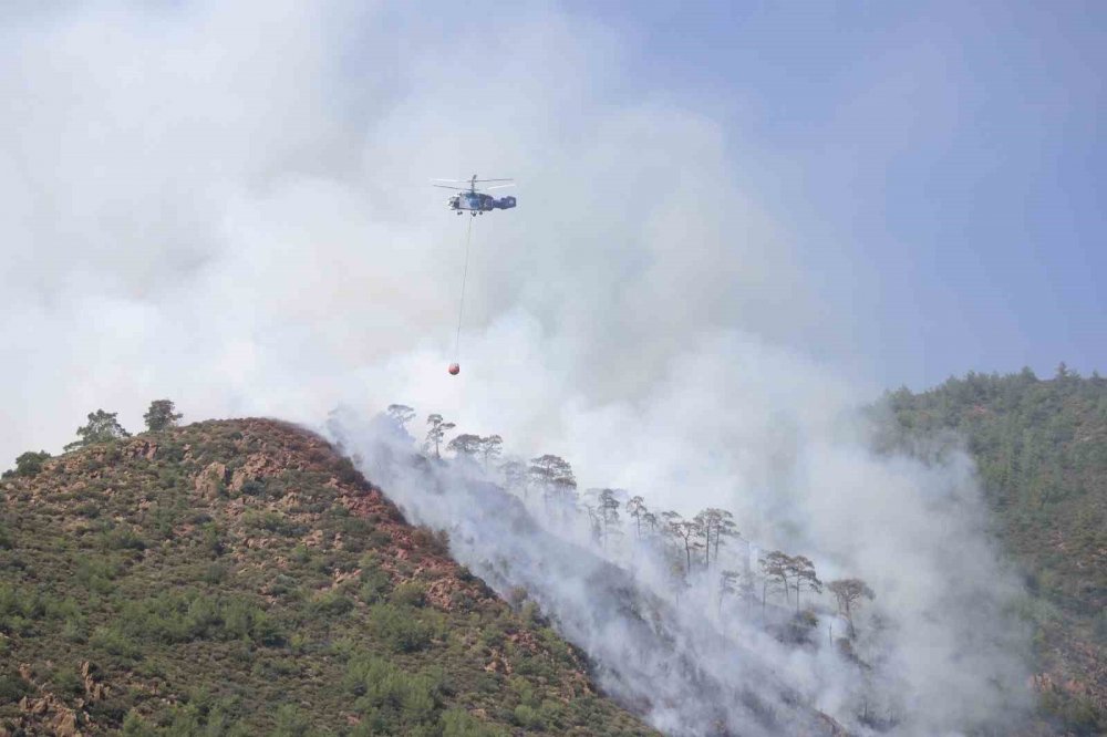 Marmaris’teki yangına müdahale sürüyor