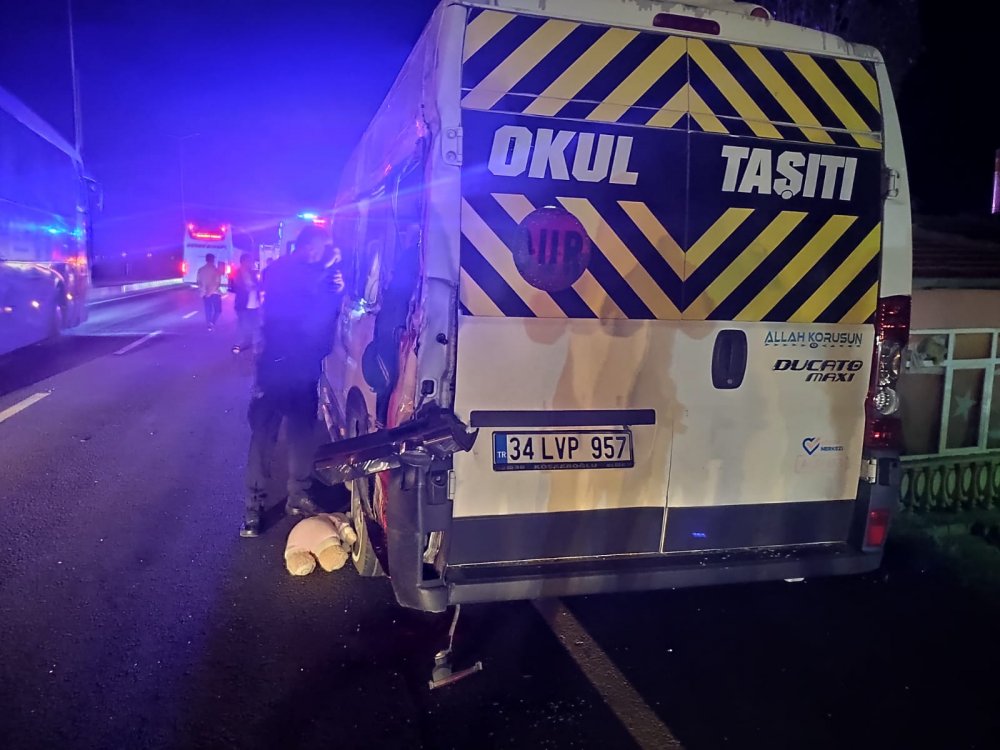 Minibüs ile TIR çarpıştı: 3 ölü, 16 yaralı