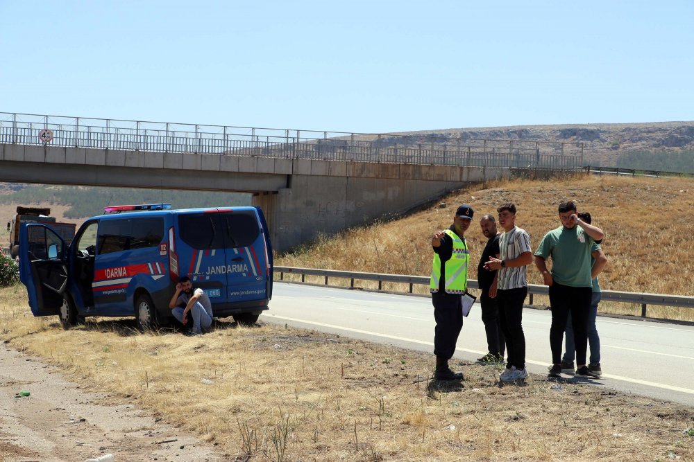 Tarım işçilerini taşıyan minibüsü devrildi: 13 yaralı
