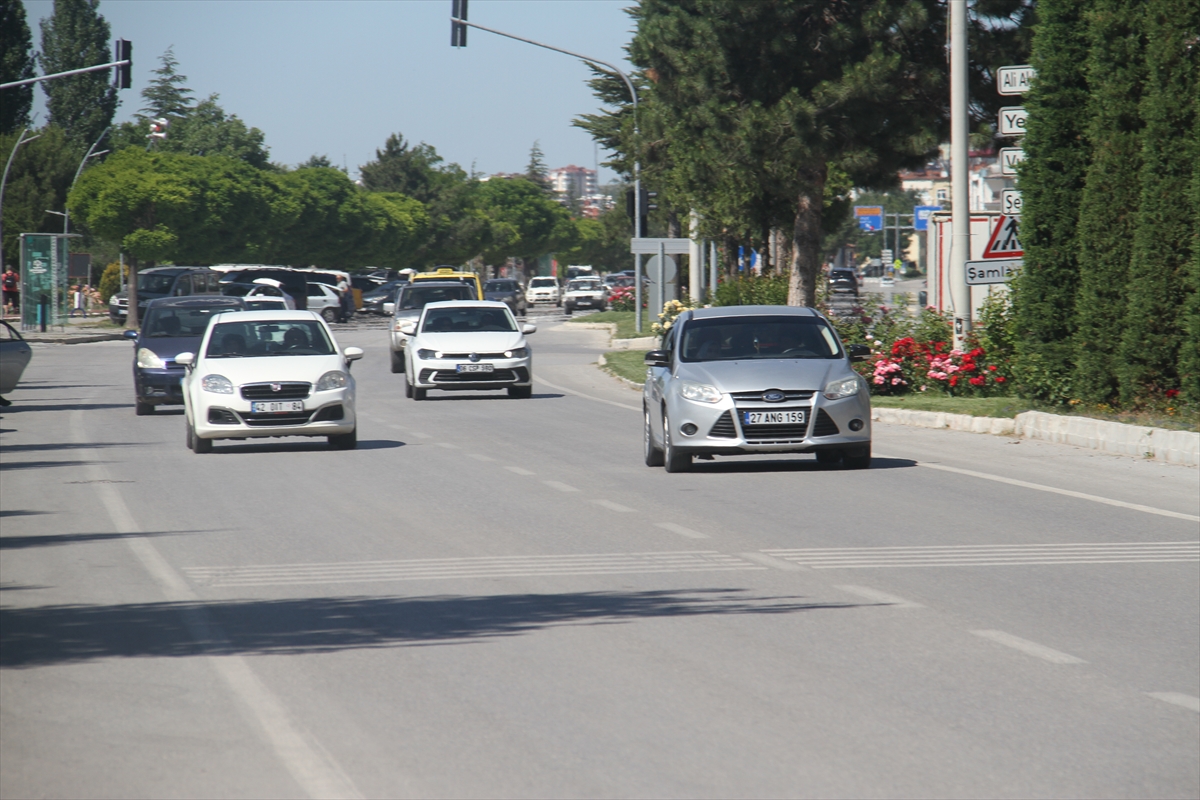 yeni-konya-antalya-kara-yolunda-bayram-yogunlugu.jpg