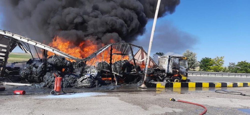 Konya'nın o ilçesinde tır alev alev yandı!