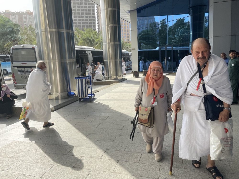 Hacı adayları Arafat yolunda