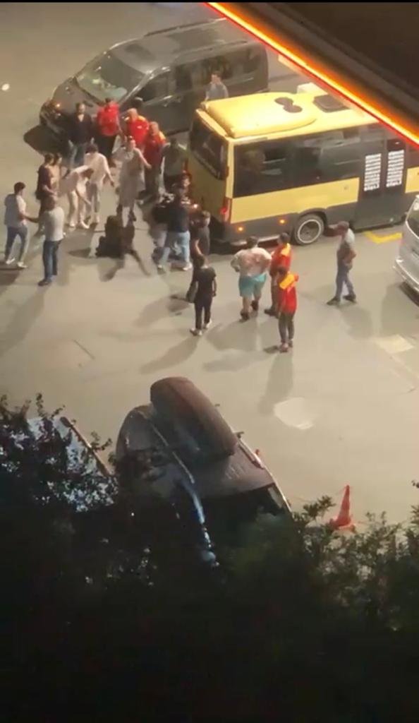 Kavga ettiği kişilere otomobil ile çarptı