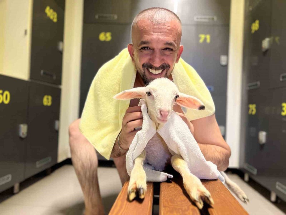 Kurban Bayramı öncesi kuzusuyla tatil yaptı