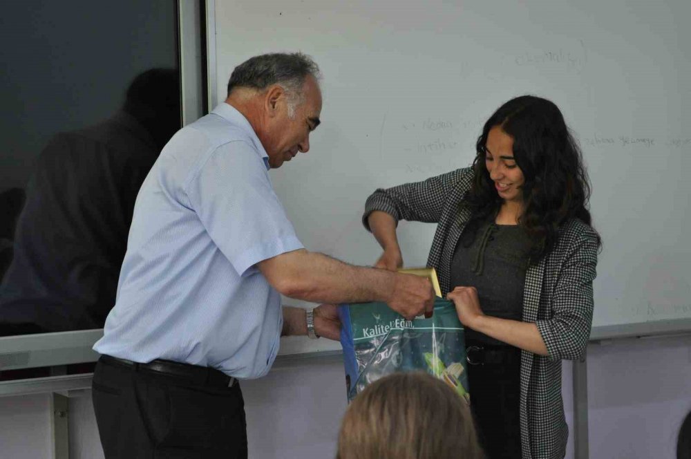 Tüm zorlukları rağmen okul birincisi oldular