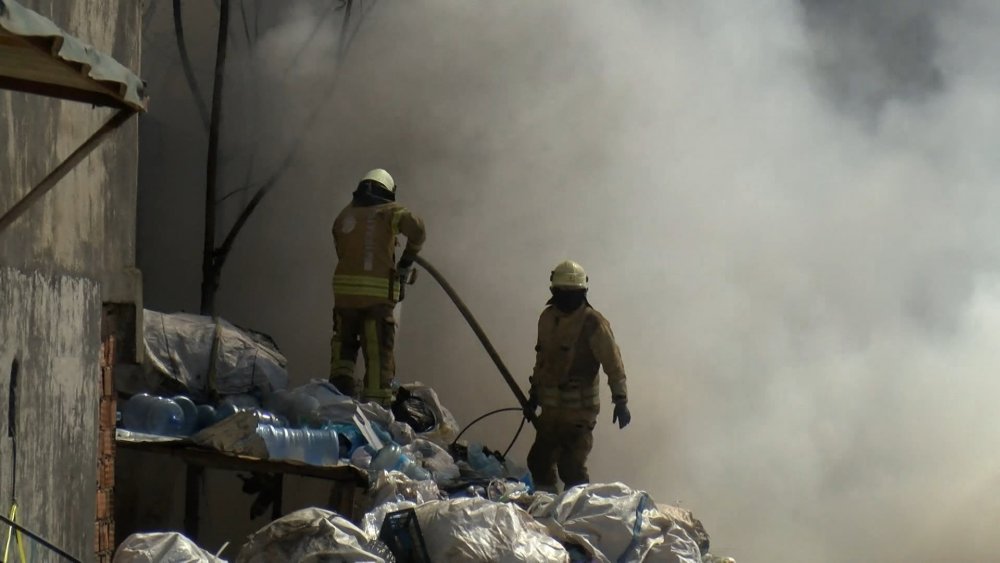 Geri dönüşüm tesisindeki yangın kontrol altına alındı