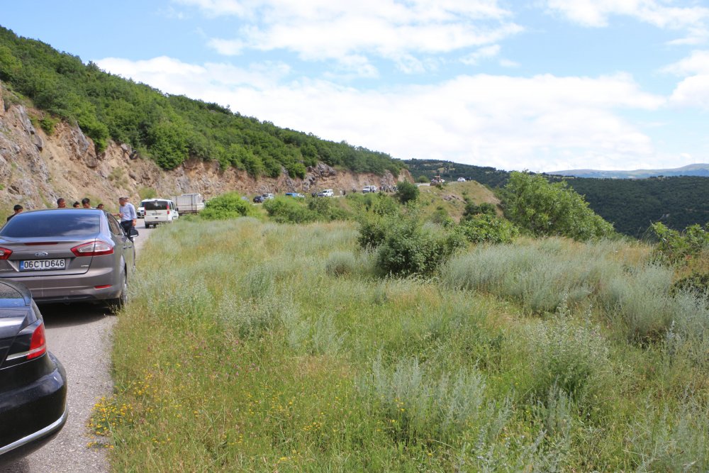 Kayıp 3 kişinin otomobili uçurumun dibinde bulundu; 2 ölü, 1 yaralı