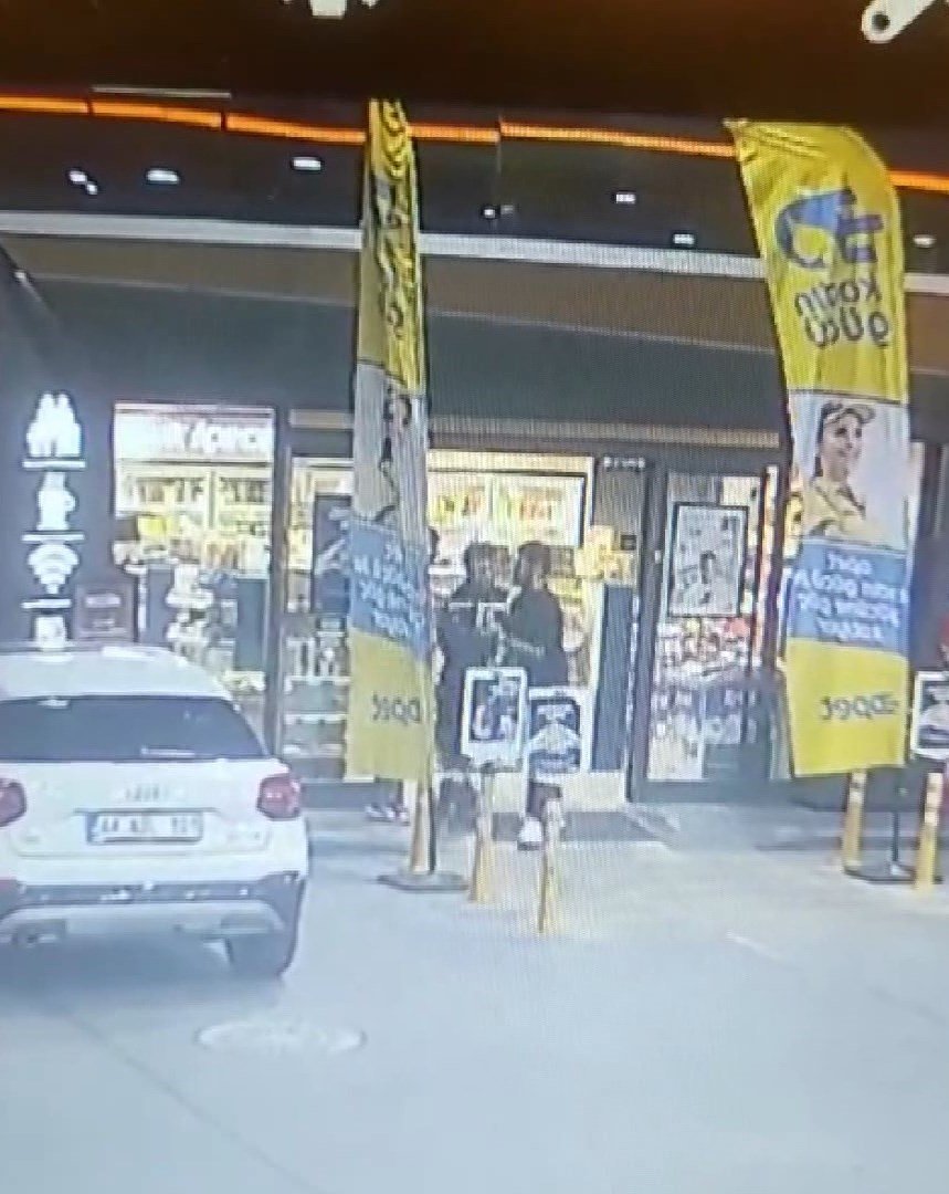 Akaryakıt istasyonu çalışanını öldüresiye dövdüler