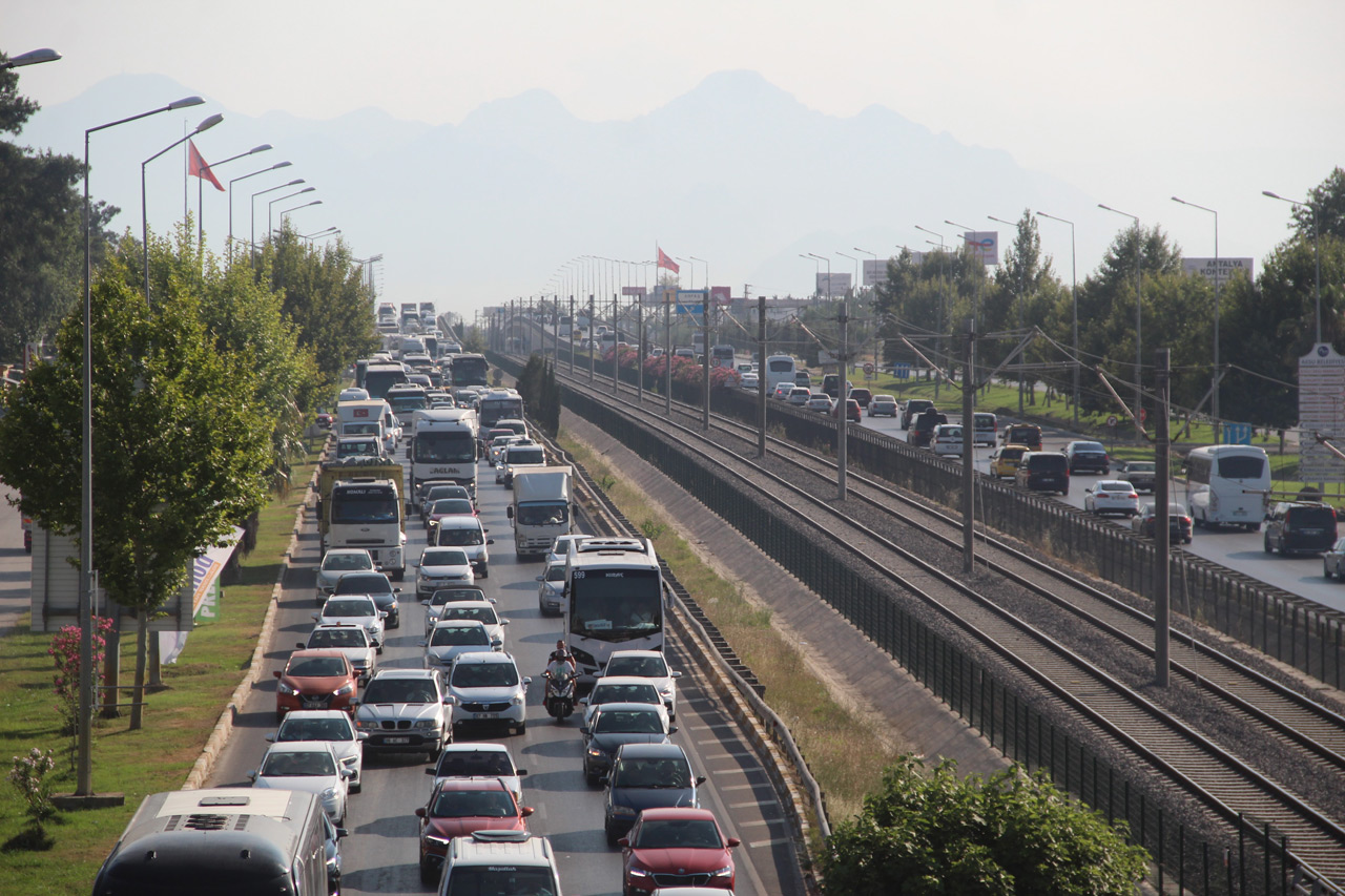 antalya-konya-arasinda-trafik.jpg