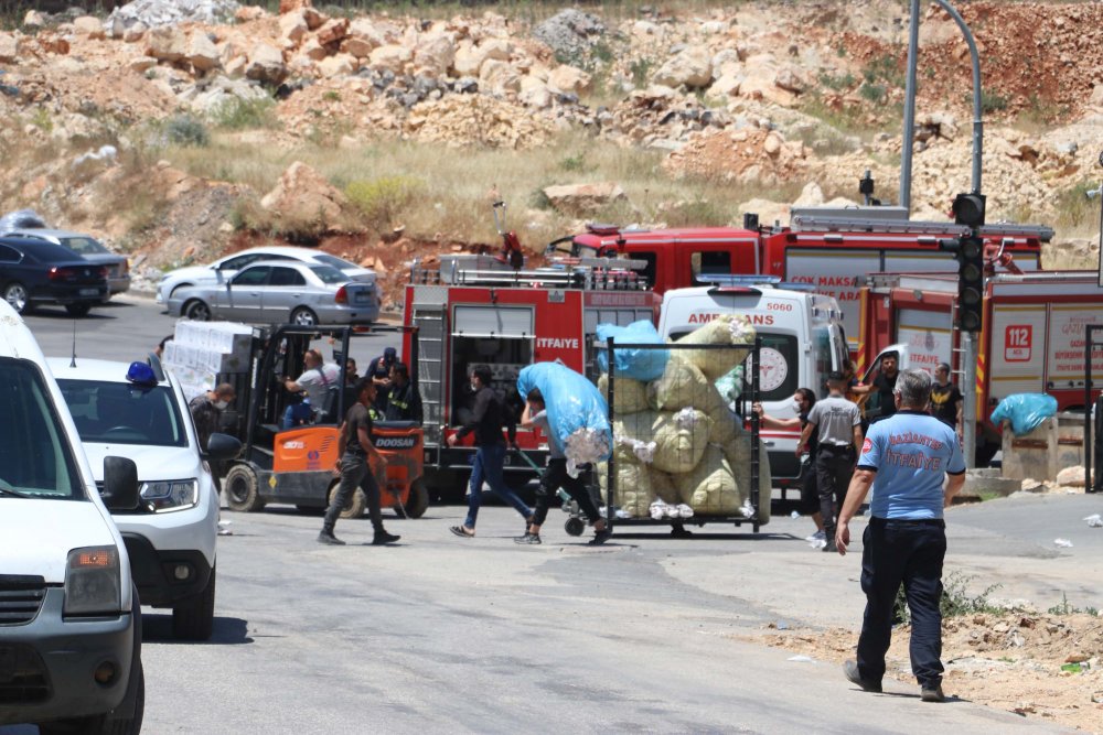 Fabrika yangını! 10 kişi etkilendi