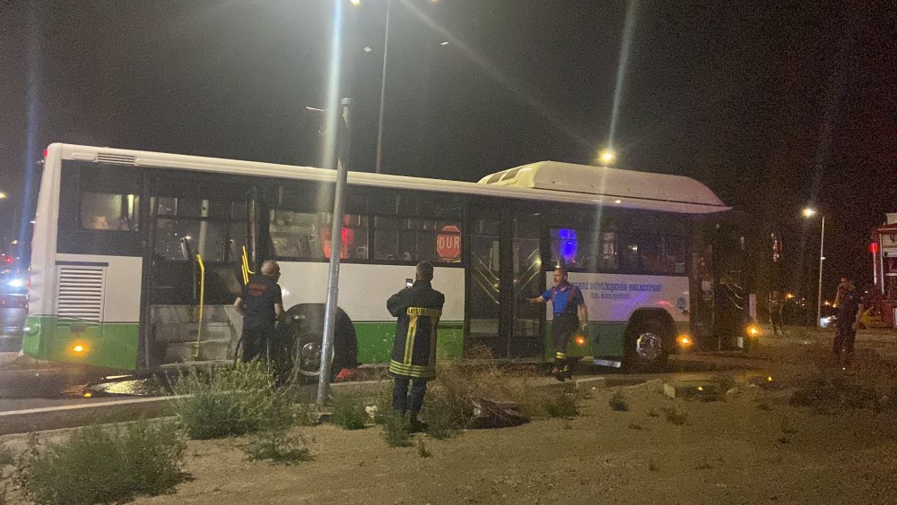 Halk otobüsünü kaçıran 15 yaşındaki çocuk, ailesine teslim edildi