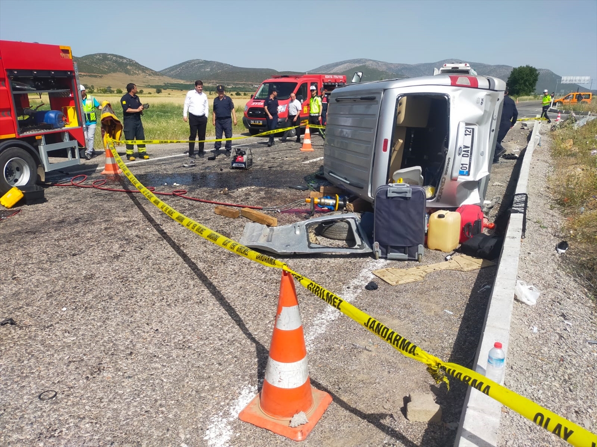 konyada-iki-arac-carpisti-13-yasindaki-berat-hayatini-kaybetti-5-yarali.jpg