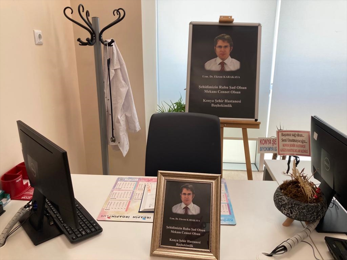 hasta-yakininin-yasamdan-kopardigi-dr-ekrem-karakaya-konya-sehir-hastanesinde-anildi-002.jpg