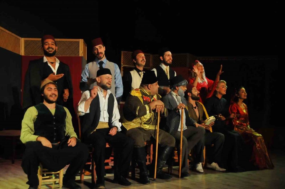 Nasreddin Hoca Şenliği çerçevesinde her akşam tiyatro sergileniyor