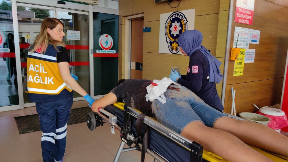 Ahşap parçası kalçasına saplandı, hastaneye kaldırıldı