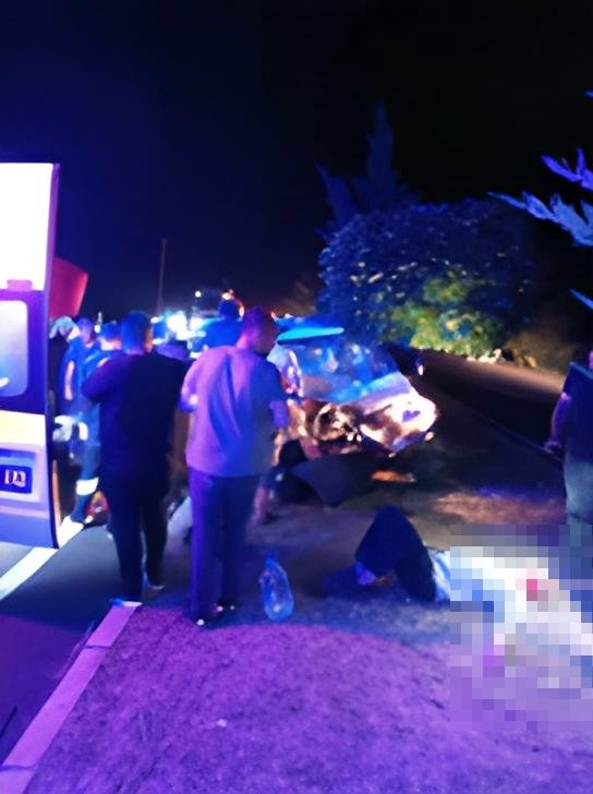 Elazığ'da hafif ticari araç ile traktör çarpıştı: 4 yaralı