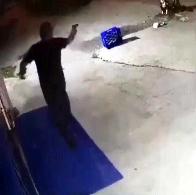 Köpeği 14 kurşunla öldürdü!