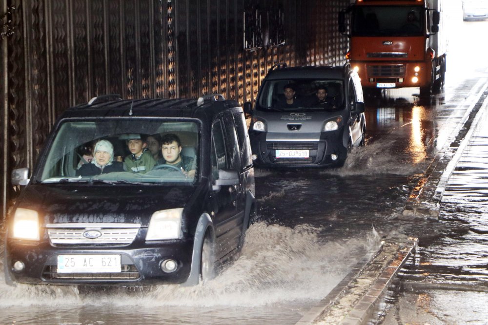 Sağanak etkili oldu