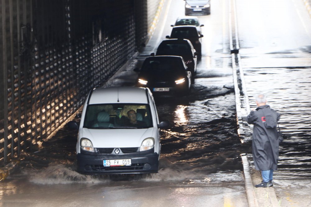 Sağanak etkili oldu