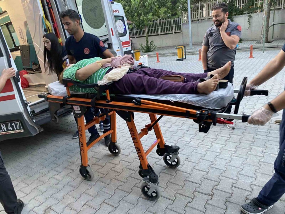 Konya’da otomobiller kavşakta çarpıştı: 2 yaralı