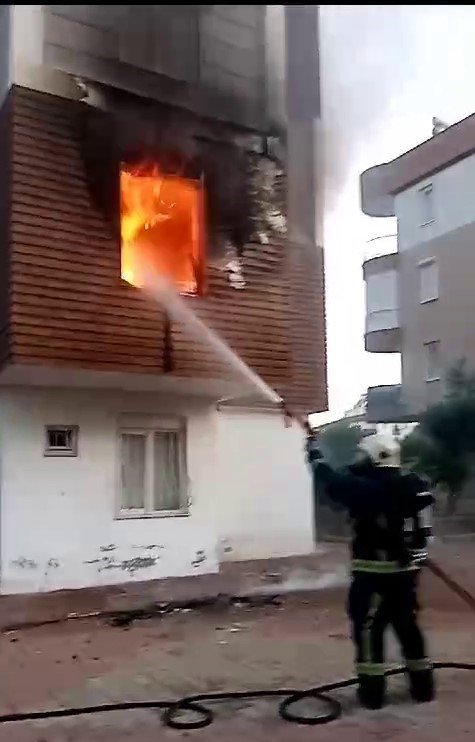 Antalya’da korkutan yangın: 5 kişi dumandan etkilendi