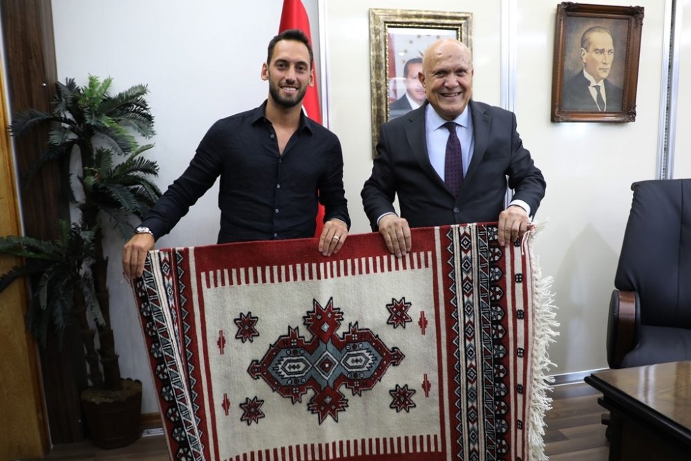 Milli futbolcu Çalhanoğlu, baba ocağında