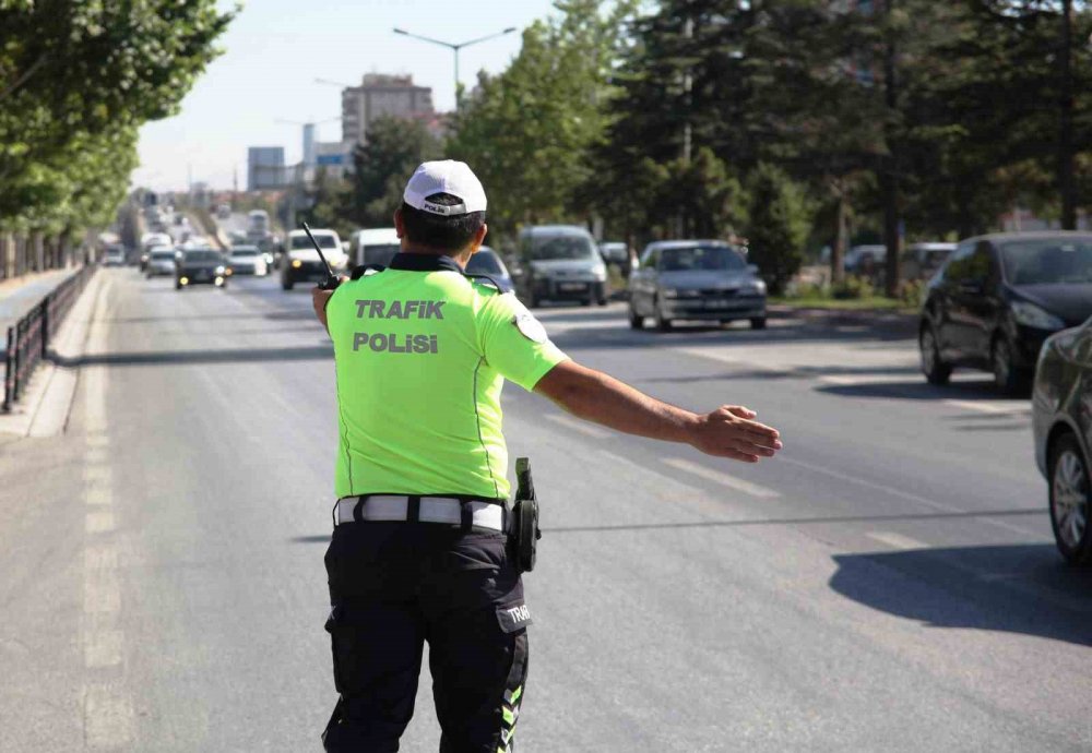 Konya'da polis, müşteri kılığına girip minibüsleri denetledi