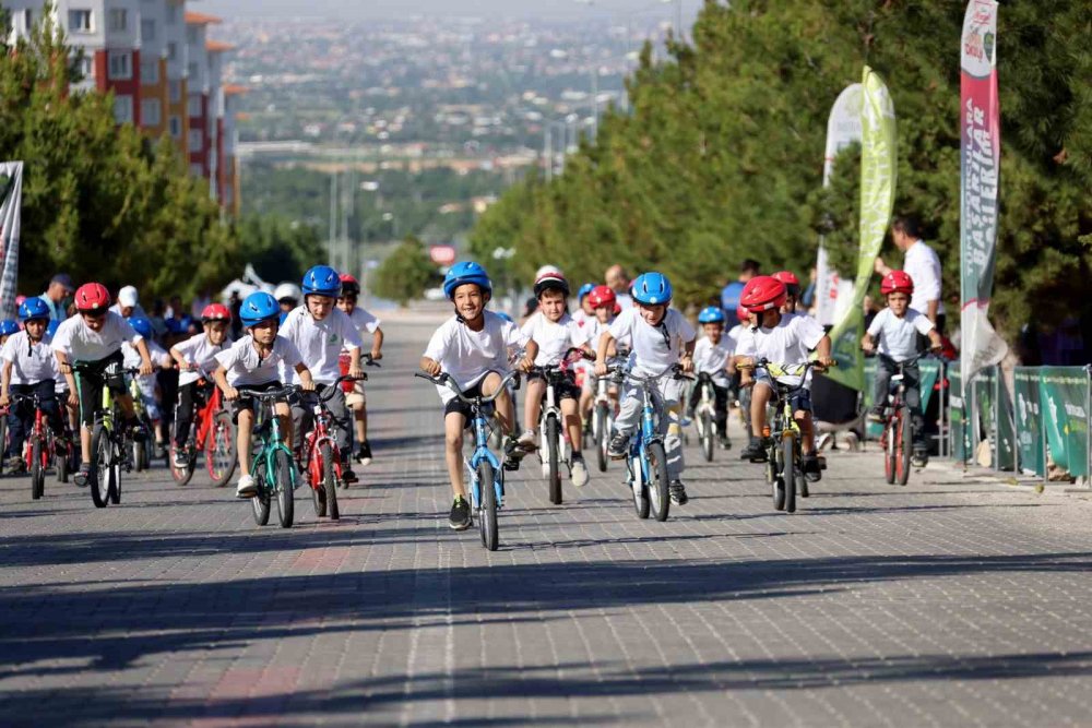 Konya'da mahalle şenliklerinde çocuklar doyasıya eğlendi