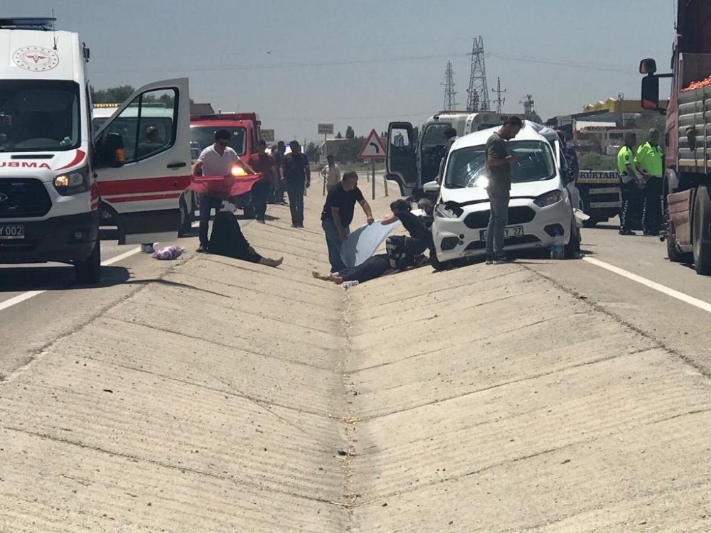 Konya'da zincirleme kazada yaralılar güneşten böyle korundu