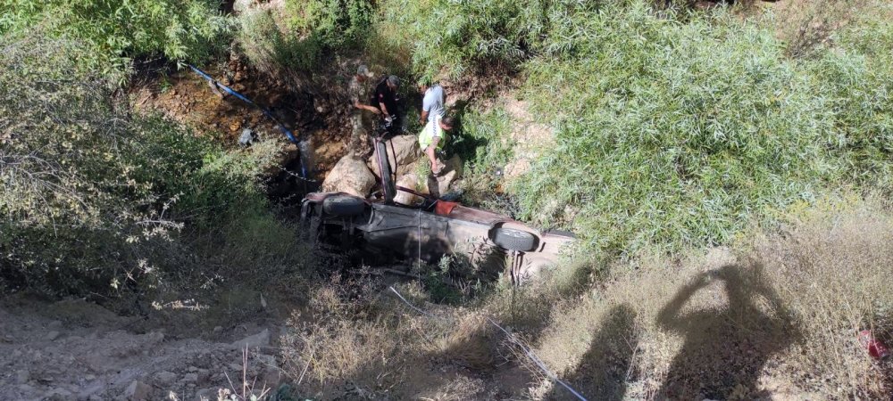 Otomobil şarampole devrildi; sürücü öldü