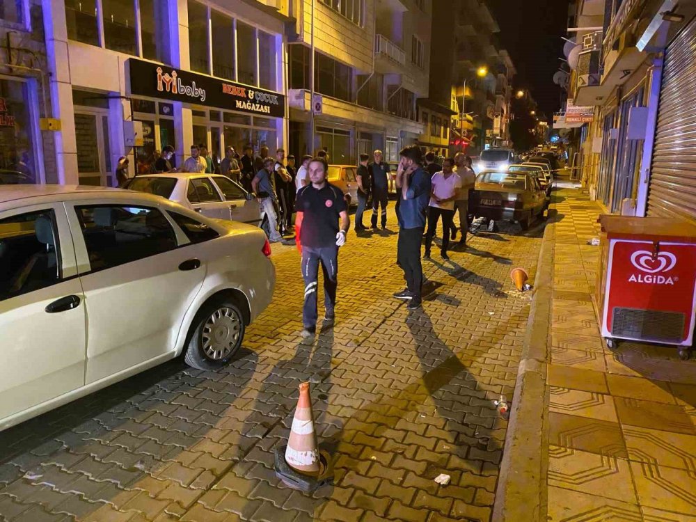 AK Parti’li Belediye Meclis Üyesinin işyeri kurşunlandı