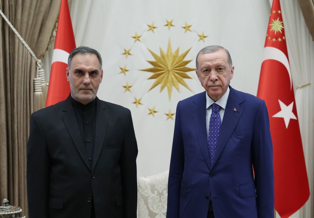 3 ülkenin büyükelçilerden Erdoğan'a güven mektubu