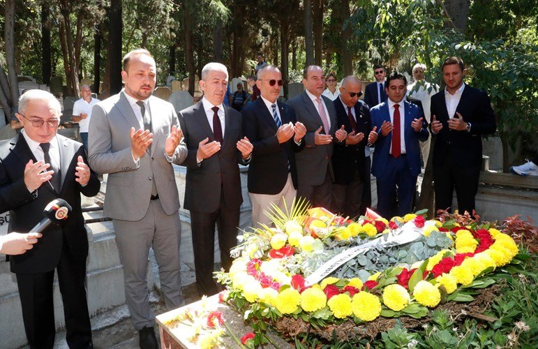 Galatasaray Kulübü'nün kurucusu Ali Sami Yen, kabri başında anıldı