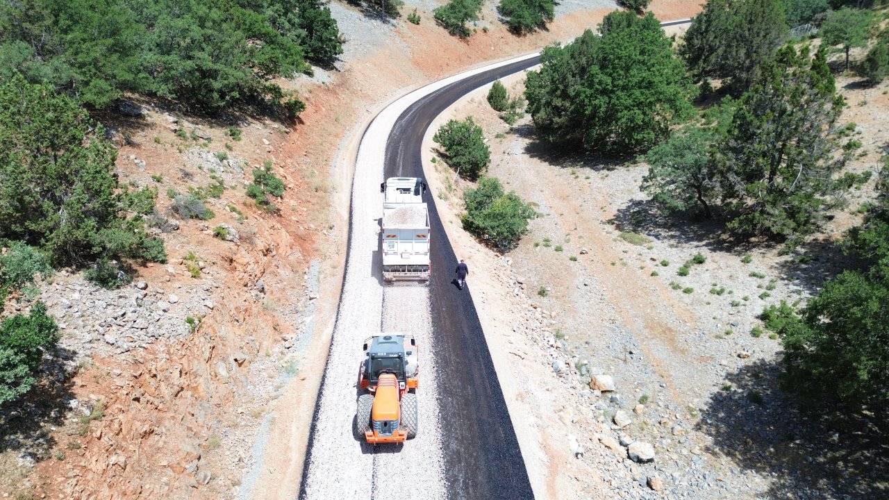 konya-bozkir-ve-akorende-yol-yapimi.jpg