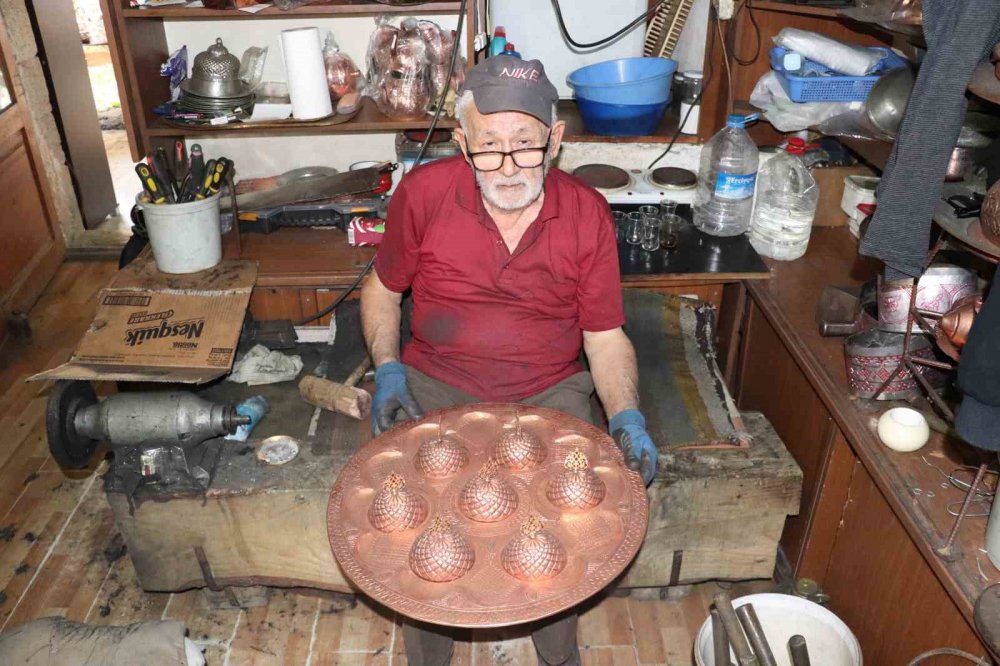 Babasından devraldığı mesleği devredecek çırak bulamıyor