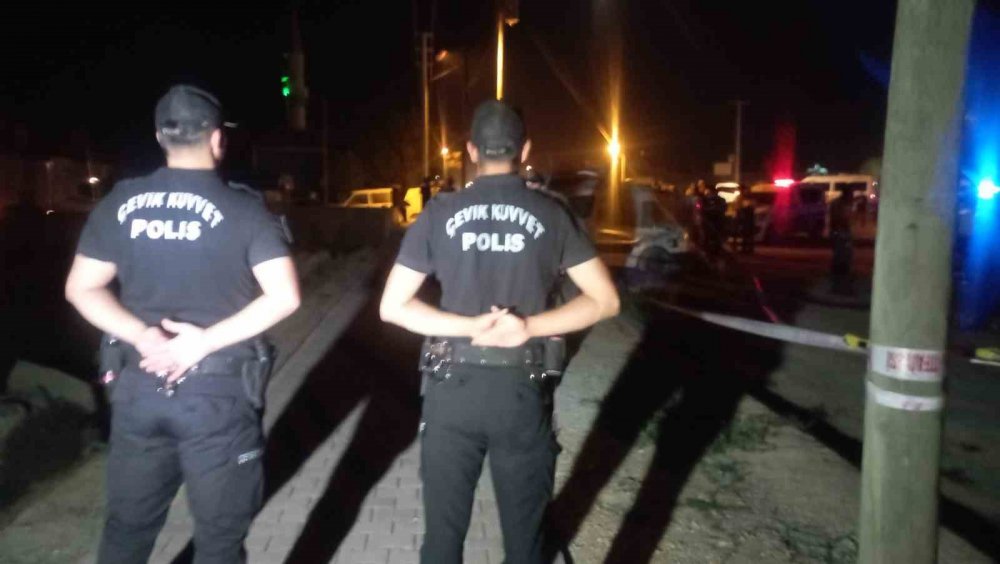 Konya'da kamyonet ile hafif ticari araç çarpıştı: Sürücü öldü, 3 yaralı var