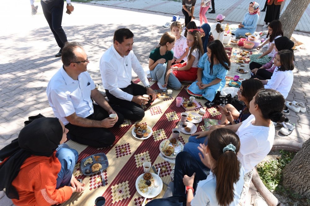 Konya'da gençlerin yazı verimli ve keyifli geçiyor! Eğitimler sürüyor