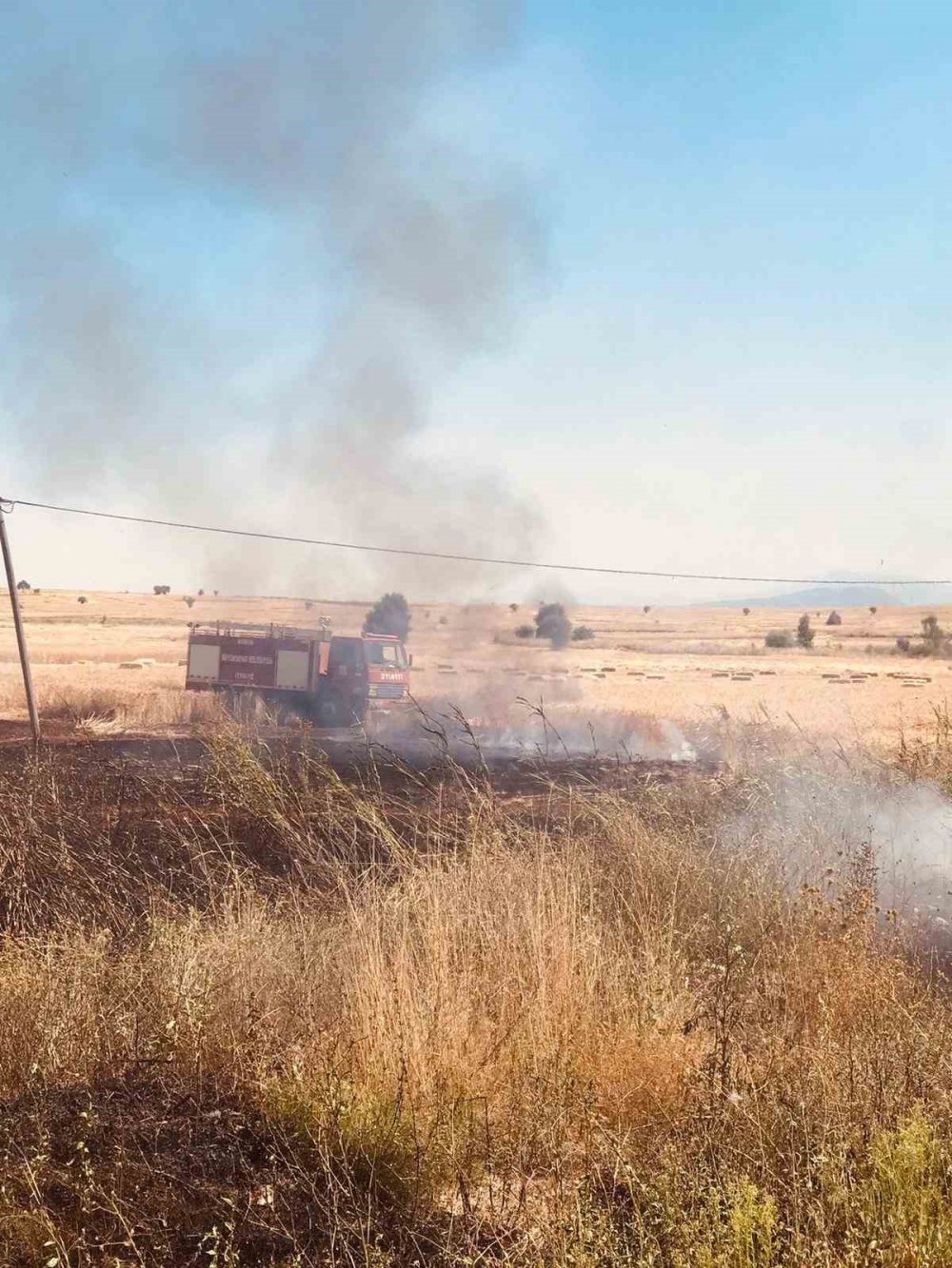 Konya'da minibüsteki yangın araziye sıçradı