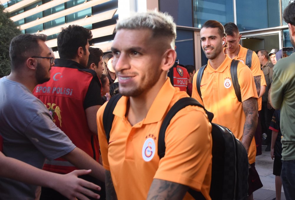Galatasaray kafilesine Kayseri’de coşkulu karşılama