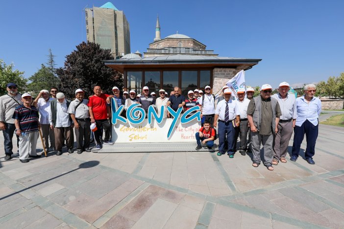 aa-20230812-31902888-31902886-konya-buyuksehir-belediyesi-huzurevi-sakinleri-icin-gezi-organizasyonu-duzenledi.jpg