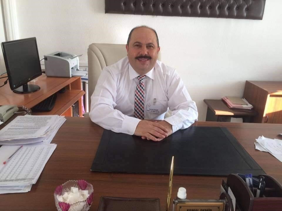 Devrilen traktörün altında kaldı