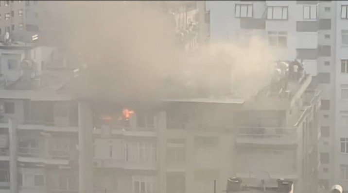 Apartman dairesi alevlere teslim oldu