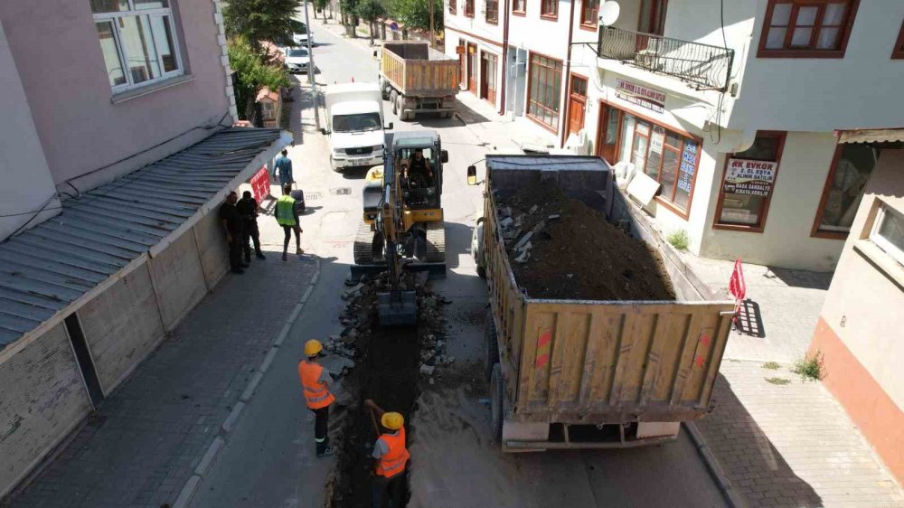 Konya'nın ilçesinde su şebekesi yenileniyor