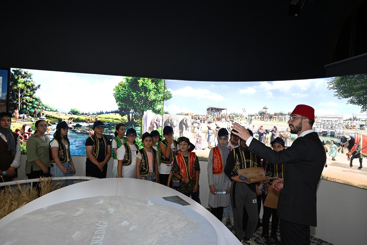genc-komek-ogrencileri-konyanin-tarihi-sahsiyetlerini-yakindan-tanidi.jpg