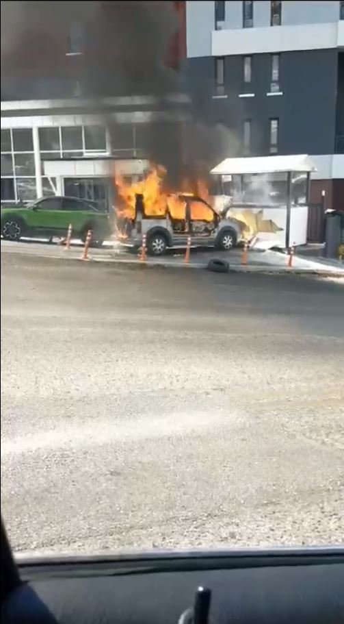 Yanan araç, hareket edip cipe çarptı!