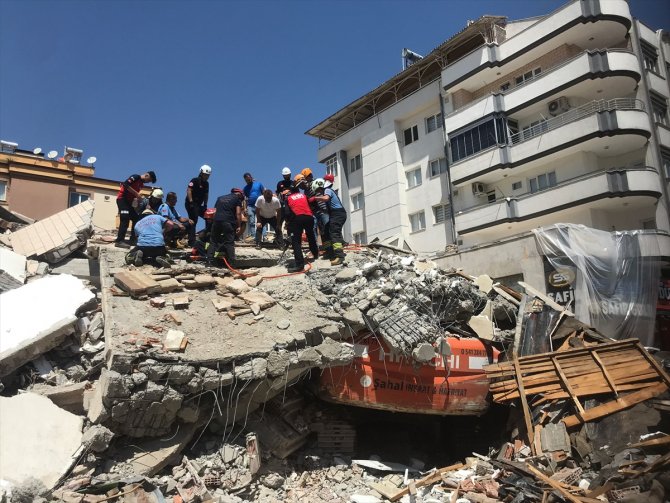 Gaziantep'te yıkım sırasında çöken binanın enkazı altında kalan operatörden acı haber