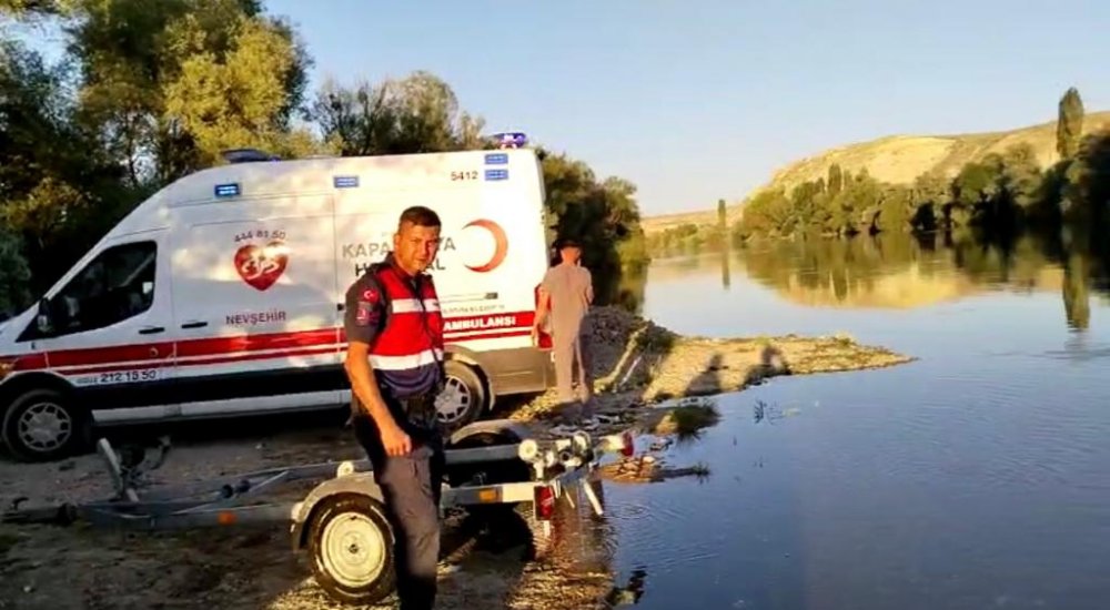 Serinlemek için Kızılırmak'a giren yabancı uyruklu kişi kayboldu