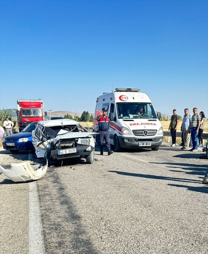 Konya'da iki aracın çarpıştı! Yaralılar var