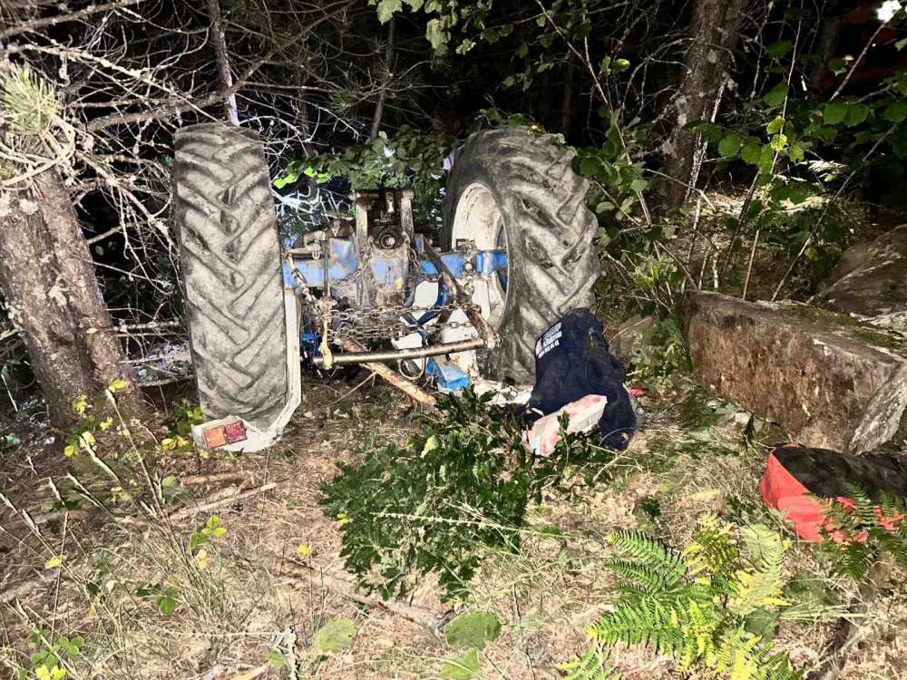 Traktör uçuma yuvarlandı: Aynı aileden 1’i ağır 4 kişi yaralandı